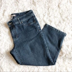 Chico’s Cropped Capris Jeans. Embellished Pockets